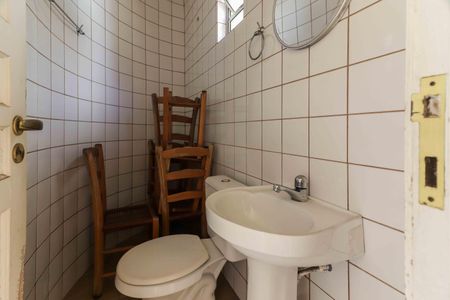 Casa para alugar com 360m², 5 quartos e 4 vagasBanheiro de serviço