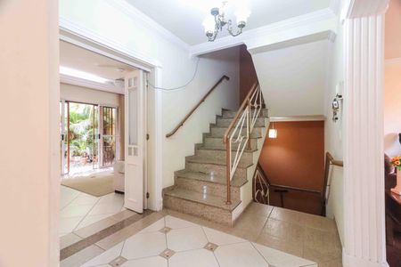 Casa para alugar com 360m², 5 quartos e 4 vagasEscadas