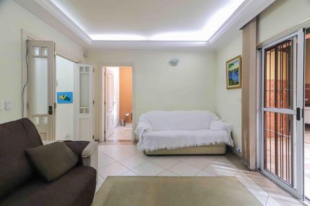 Casa para alugar com 360m², 5 quartos e 4 vagasSala de TV