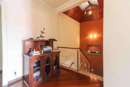 Casa para alugar com 360m², 5 quartos e 4 vagasCorredor Quartos