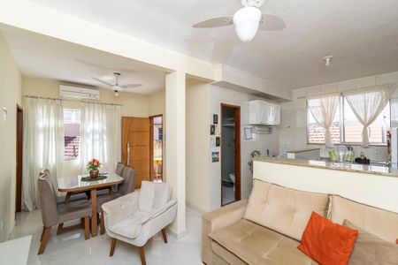 Casa de condomínio à venda com 50m², 2 quartos e sem vaga Casa de condomínio à venda com 50m², 2 quartos e sem vagaSala