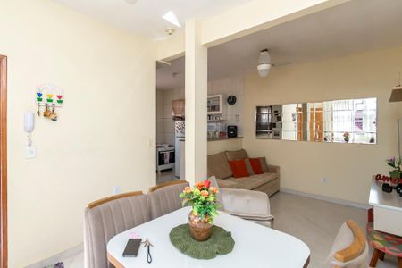 Casa de condomínio à venda com 50m², 2 quartos e sem vaga Casa de condomínio à venda com 50m², 2 quartos e sem vagaSala