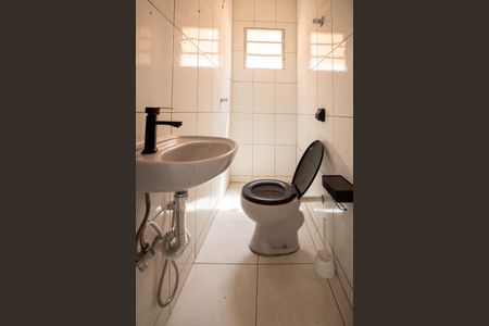 Banheiro de casa para alugar com 1 quarto, 45m² em Parque Pinheiros, Taboão da Serra