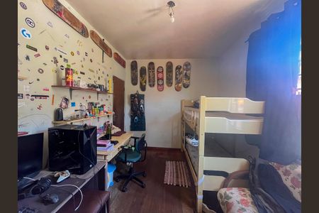 Casa à venda com 360m², 5 quartos e 6 vagas Casa à venda com 360m², 5 quartos e 6 vagasQuarto 2