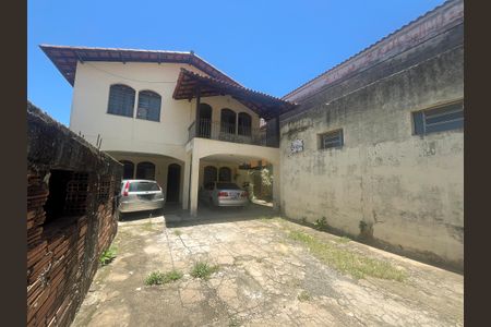 Casa à venda com 360m², 5 quartos e 6 vagas Casa à venda com 360m², 5 quartos e 6 vagasÁrea externa