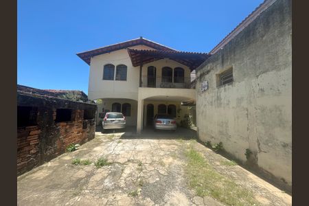Casa à venda com 360m², 5 quartos e 6 vagas Casa à venda com 360m², 5 quartos e 6 vagasÁrea externa