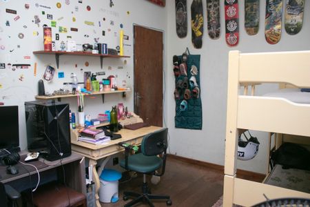 Casa à venda com 360m², 5 quartos e 6 vagas Casa à venda com 360m², 5 quartos e 6 vagasQuarto 2