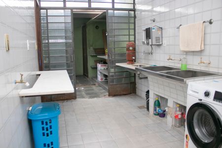 Casa à venda com 360m², 5 quartos e 6 vagas Casa à venda com 360m², 5 quartos e 6 vagasÁrea de Serviço