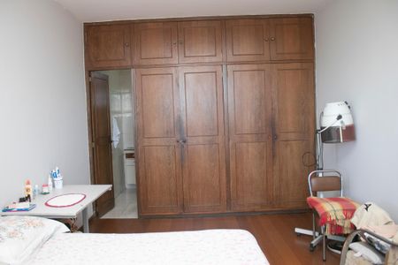 Casa à venda com 360m², 5 quartos e 6 vagas Casa à venda com 360m², 5 quartos e 6 vagasSuíte 2