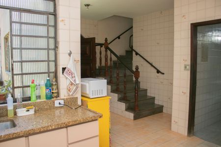 Casa à venda com 360m², 5 quartos e 6 vagas Casa à venda com 360m², 5 quartos e 6 vagasCozinha