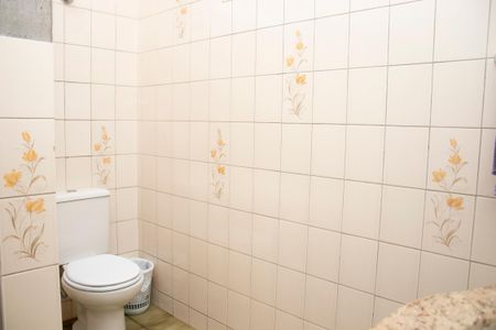 Casa à venda com 360m², 5 quartos e 6 vagas Casa à venda com 360m², 5 quartos e 6 vagasBanheiro Social