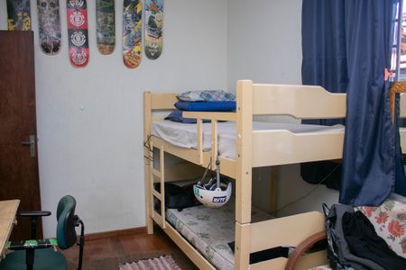 Casa à venda com 360m², 5 quartos e 6 vagas Casa à venda com 360m², 5 quartos e 6 vagasQuarto 2