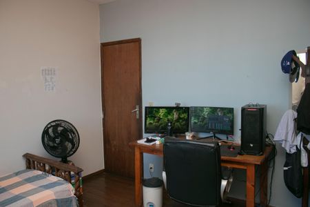 Casa à venda com 360m², 5 quartos e 6 vagas Casa à venda com 360m², 5 quartos e 6 vagasQuarto 1