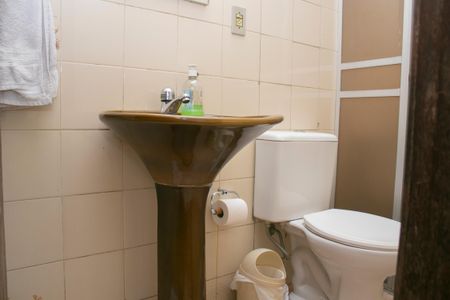 Casa à venda com 360m², 5 quartos e 6 vagas Casa à venda com 360m², 5 quartos e 6 vagasBanheiro da Suíte 1