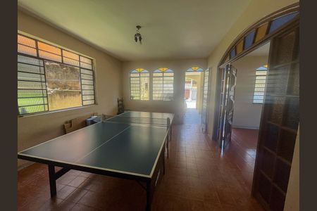 Casa à venda com 360m², 5 quartos e 6 vagas Casa à venda com 360m², 5 quartos e 6 vagasSala