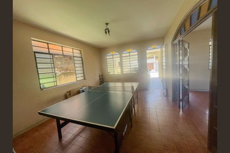 Casa à venda com 360m², 5 quartos e 6 vagas Casa à venda com 360m², 5 quartos e 6 vagasSala