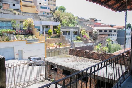 Casa à venda com 360m², 5 quartos e 6 vagas Casa à venda com 360m², 5 quartos e 6 vagasVaranda