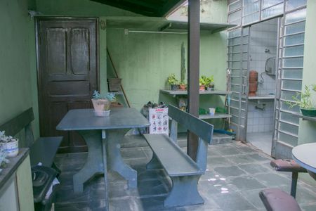 Casa à venda com 360m², 5 quartos e 6 vagas Casa à venda com 360m², 5 quartos e 6 vagasÁrea externa