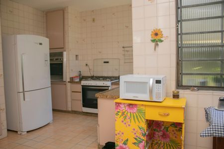 Casa à venda com 360m², 5 quartos e 6 vagas Casa à venda com 360m², 5 quartos e 6 vagasCozinha