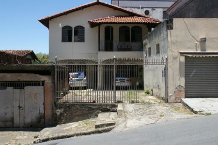 Casa à venda com 360m², 5 quartos e 6 vagas Casa à venda com 360m², 5 quartos e 6 vagasinstalação de placa