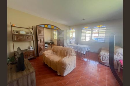 Casa à venda com 360m², 5 quartos e 6 vagas Casa à venda com 360m², 5 quartos e 6 vagasSala
