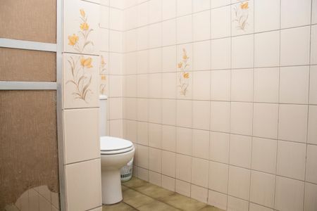 Casa à venda com 360m², 5 quartos e 6 vagas Casa à venda com 360m², 5 quartos e 6 vagasBanheiro Social