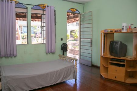 Casa à venda com 360m², 5 quartos e 6 vagas Casa à venda com 360m², 5 quartos e 6 vagasSuíte 3