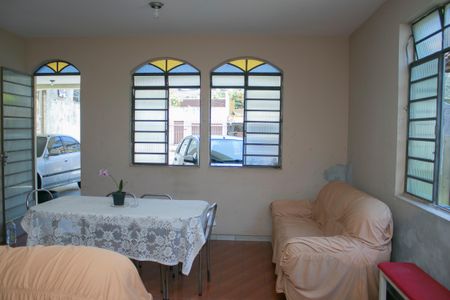 Casa à venda com 360m², 5 quartos e 6 vagas Casa à venda com 360m², 5 quartos e 6 vagasSala