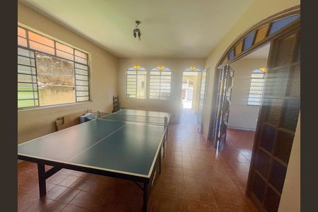 Casa à venda com 360m², 5 quartos e 6 vagas Casa à venda com 360m², 5 quartos e 6 vagasSala