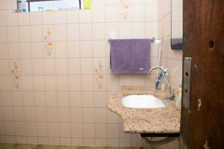 Casa à venda com 360m², 5 quartos e 6 vagas Casa à venda com 360m², 5 quartos e 6 vagasBanheiro Social