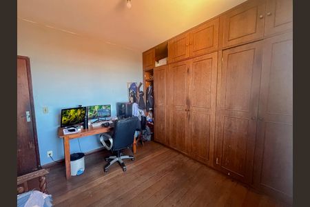 Casa à venda com 360m², 5 quartos e 6 vagas Casa à venda com 360m², 5 quartos e 6 vagasQuarto 1