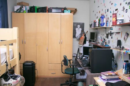 Casa à venda com 360m², 5 quartos e 6 vagas Casa à venda com 360m², 5 quartos e 6 vagasQuarto 2