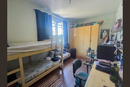 Casa à venda com 360m², 5 quartos e 6 vagas Casa à venda com 360m², 5 quartos e 6 vagasQuarto 2