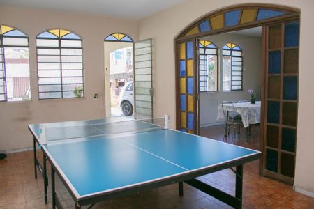 Casa à venda com 360m², 5 quartos e 6 vagas Casa à venda com 360m², 5 quartos e 6 vagasSala