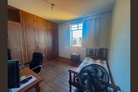 Casa à venda com 360m², 5 quartos e 6 vagas Casa à venda com 360m², 5 quartos e 6 vagasQuarto 1