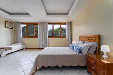 Casa à venda com 1500m², 5 quartos e 5 vagasQuarto 1