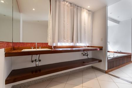 Casa à venda com 1500m², 5 quartos e 5 vagasBanheiro