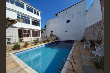 Casa à venda com 298m², 5 quartos e 3 vagas