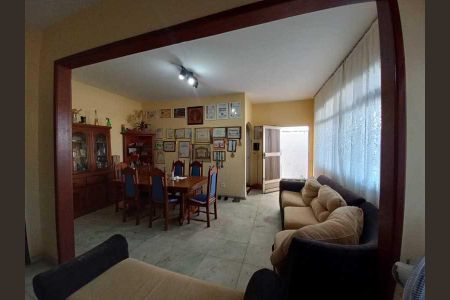 Casa à venda com 298m², 5 quartos e 3 vagas