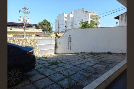 Casa à venda com 298m², 5 quartos e 3 vagas