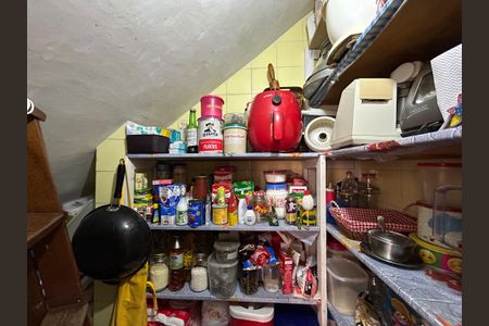 Casa à venda com 211m², 2 quartos e 2 vagasDespensa