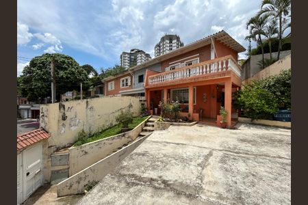Casa à venda com 211m², 2 quartos e 2 vagasQuintal
