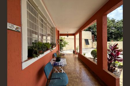 Casa à venda com 211m², 2 quartos e 2 vagasEntrada