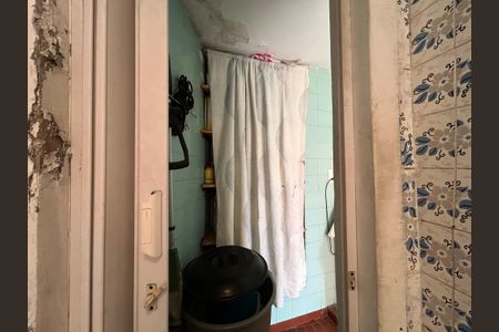 Casa à venda com 211m², 2 quartos e 2 vagasBanheiro de serviço