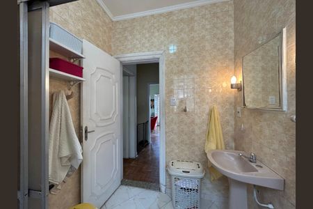 Casa à venda com 211m², 2 quartos e 2 vagasBanheiro