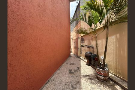 Casa à venda com 211m², 2 quartos e 2 vagasQuintal lateral