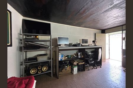 Casa à venda com 211m², 2 quartos e 2 vagasQuarto de Serviço