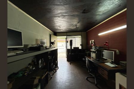 Casa à venda com 211m², 2 quartos e 2 vagasQuarto de Serviço