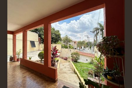 Casa à venda com 211m², 2 quartos e 2 vagasEntrada