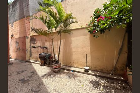 Casa à venda com 211m², 2 quartos e 2 vagasQuintal lateral 